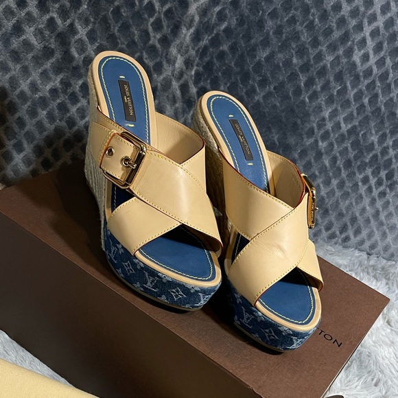 💙 Louis Vuitton Vachetta and Denim Espadrille Wedge Heels 💙 - Picture 2 of 15